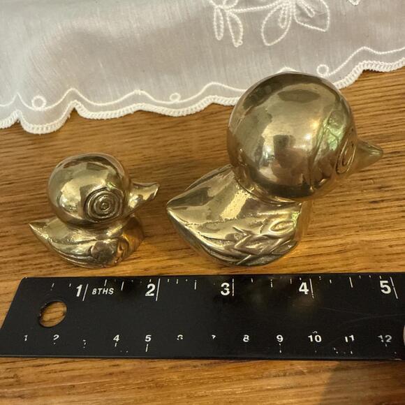 VTG Pair Solid Brass Duck Duckling Baby Figure Decor Paperweight MCM Retro - Picture 9 of 10